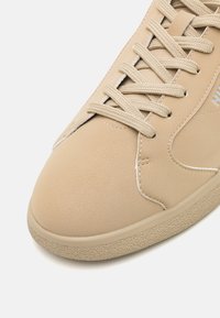 HUGO RIVEN - Joggesko - medium beige