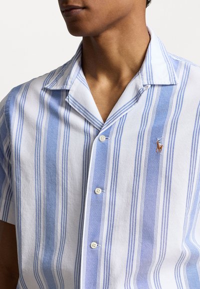 Polo Ralph Lauren CLASSIC FIT STRIPED OXFORD CAMP SHIRT - Shirt - white/blue