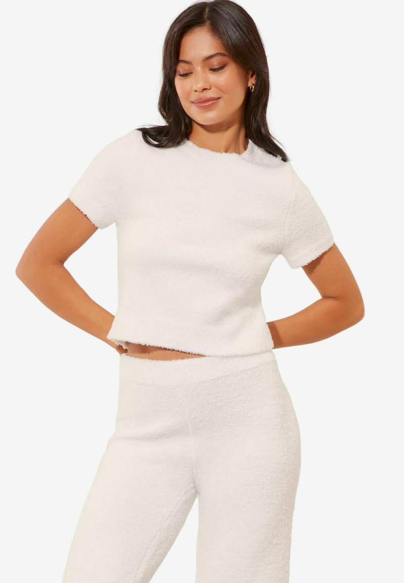 Lipsy BOUCLE SHORTS SLEEVE REGULAR FIT - Tricou basic - ivory white