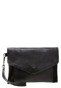 Musta nahkakotelo, jossa on kääntöpäällyste, tekstuuripinta ja irrotettava ranneke. Omistaa tyylikkään muotoilun ilman näkyviä metalliosia.