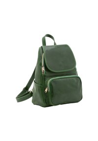 Zaino in pelle verde con tasca frontale con zip e chiusura a patta. Dotato di spallacci regolabili e dettagli in metallo dorato.