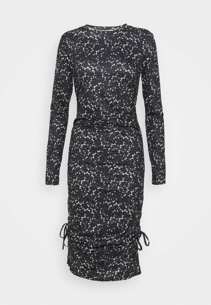 Robe midi noire cintrée avec motif floral blanc, manches longues, encolure ronde et fronces latérales à cordon.