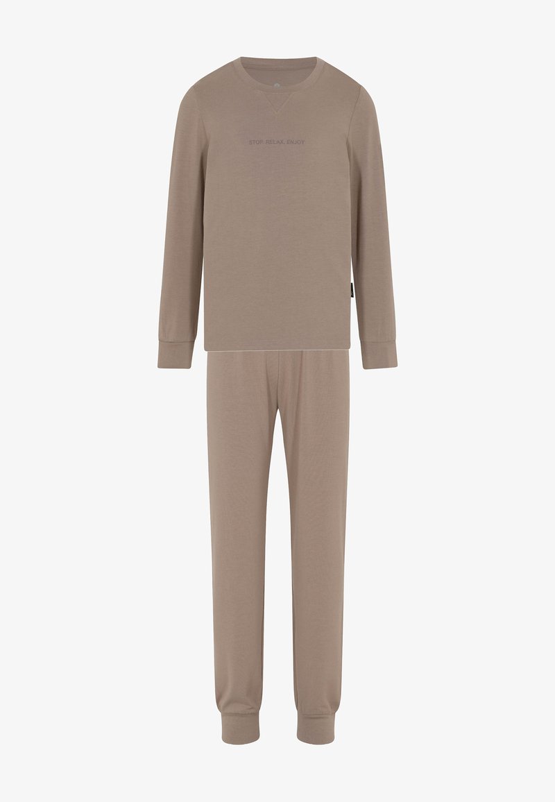 Brun langærmet pyjamas sæt i blødt stof. Overdelen har teksten "STOP. RELAX. NYD." trykt på brystet. Bukserne har elastiske manchetter for komfort.