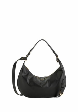 Sac à main en cuir noir en forme de croissant avec bandoulière réglable et détails dorés sur la fermeture éclair et la boucle, sur fond blanc.
