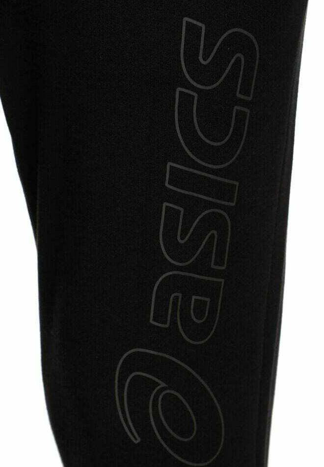 Schwarzer Stoff mit großem, vertikalem, halbtransparentem "asics"-Logo, das entlang der Länge aufgedruckt ist.