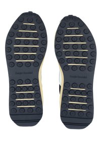 Schwarze Gummisohle mit kreisförmigen Griffen und horizontalen Rillen, mit einem goldenen und cremefarbenen Randdesign. "Sergio Tacchini" geprägt.