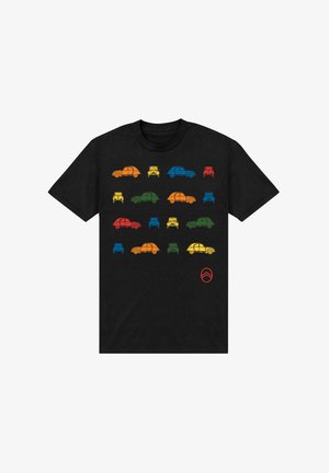 Sort t-shirt i sort bomuld med farverige bilsilhuetter i orange, rød, gul, grøn, blå og teal arrangeret i et gittermønster.