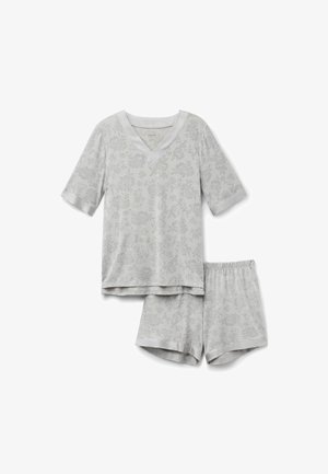 Lichtgrijs pyjama-set met bloemmotief. Korte mouwen, V-hals top en shorts met elastische taille. Gladde stof met subtiele glans en contrasterende afwerking.