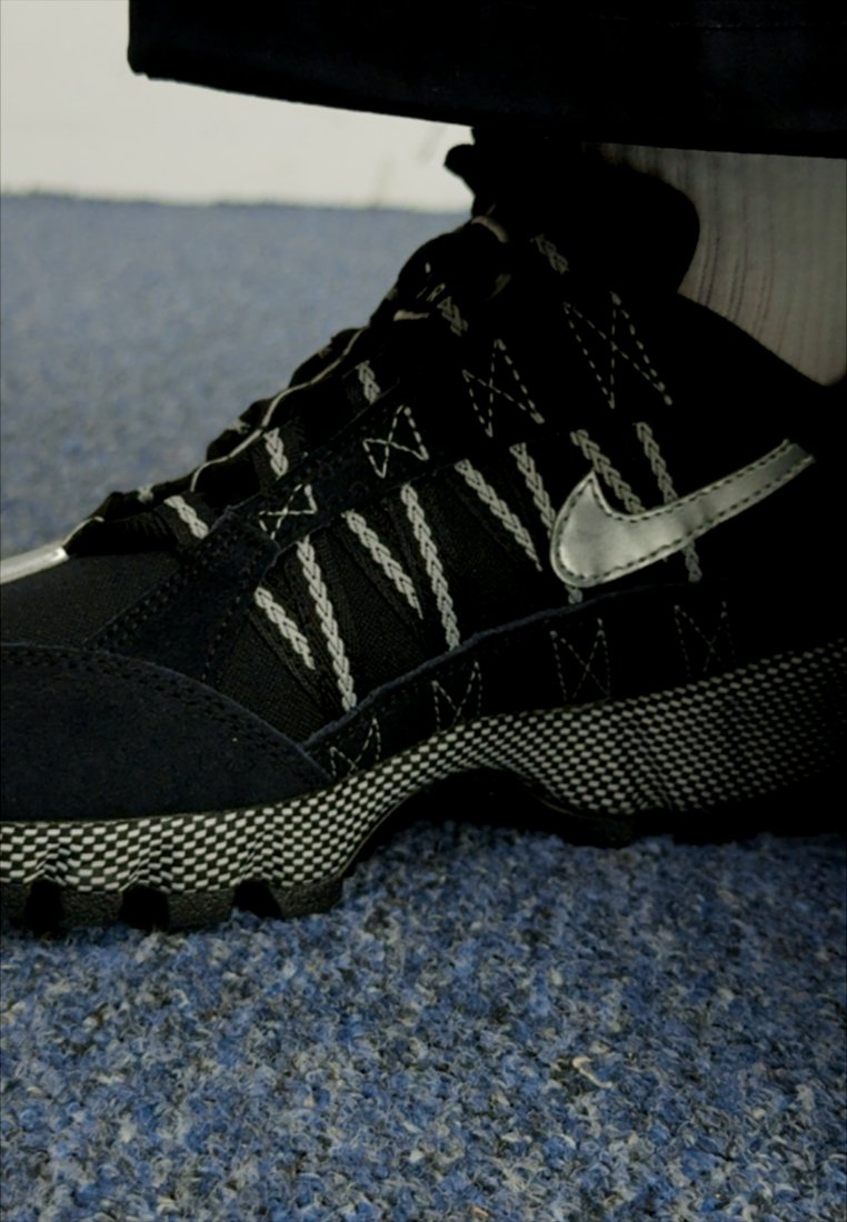 Nike Sportswear AIR HUMARA - Sneakers low - black/metallic silver