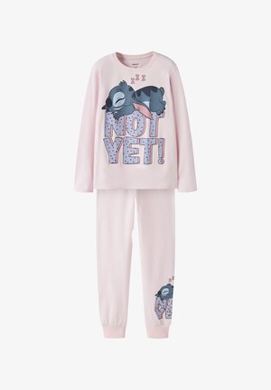 Pyjama enfant rose clair avec un personnage de dessin animé endormi et le texte "NOT YET!" en haut et aux poignets des jambes.
