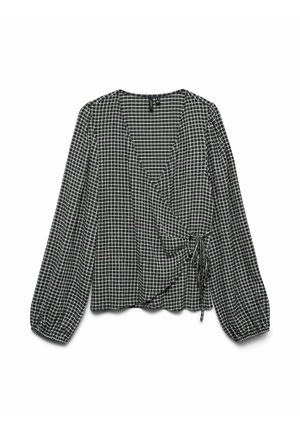 Zwart-wit geruit blouse met lange mouwen en een wikkelontwerp, voorzien van een zijdelingse strik en elastische manchetten, platgelegd op een witte achtergrond.