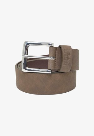 Barna műbőrből készült öv ezüst színű fémcsattal. Simának érezhető textúrával rendelkezik, és a pánton egy dombornyomott logó található.