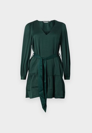 Grünes langärmeliges Kleid aus weichem, strukturiertem Stoff. Mit V-Ausschnitt, Taillenknoten und einem gestuften Rock. Schlichtes, elegantes Design.