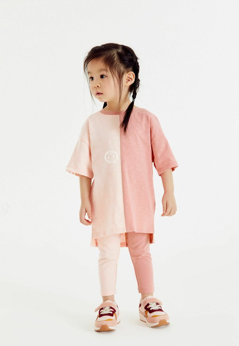 Kinder T-Shirts | Next LONGLINE T-Shirt print tonal pink colour biock/pink - PR17402 Kinder T-Shirts | Next LONGLINE T-Shirt print tonal pink colour biock/pink - PR17402