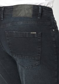 Koroshi BERMUDA COWBOY STRECTH REGULAR FIT - Džinsa auduma šorti - azul osc  dark blue