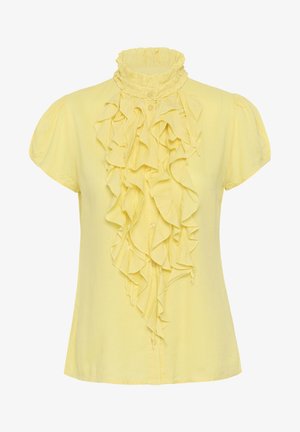 Gele blouse met korte mouwen, een hoge geplooide kraag en vallende ruches aan de voorkant, met knoopsluiting.