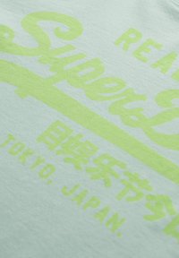 Superdry & Co VINTAGE LOGO NEON - Camiseta estampada - harbour grey
