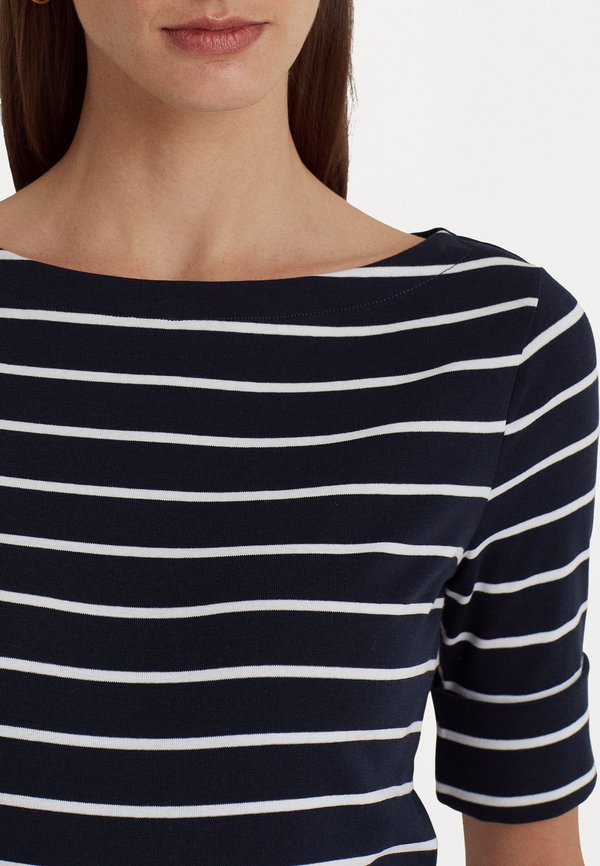 BOAT NECK - Print T-shirt3