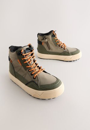 Next - Botki sznurowane