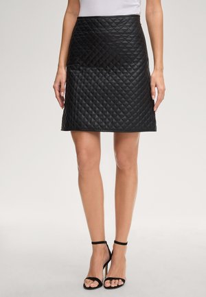 - Spódnica trapezowa