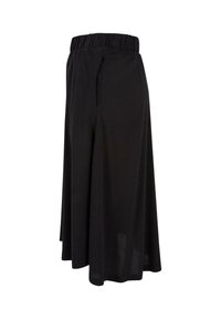 Schwarze weite Hosen mit elastischem Bund, die eine lockere Passform und eine weiche, glatte Textur aufweisen. Natürlicher Fall mit minimalistischem Design.
