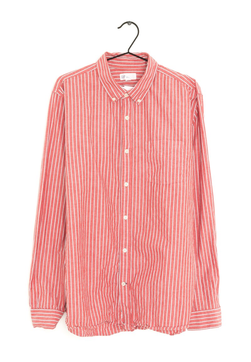 Camisa de botones de manga larga a rayas rojas y blancas. Presenta un cuello clásico, un bolsillo en el pecho y un dobladillo fruncido con cierres de botón.