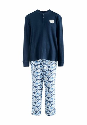 Marineblaues, geripptes Langarmshirt mit Knopfleiste und Wolken-Patch, kombiniert mit blauen Pyjamahosen im Blumenmuster aus weichem Stoff.