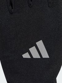 Zwarte sporthandschoen met een textuurstof, ontworpen voor een strakke pasvorm, met een opvallend grijs Adidas-logo op het polsgebied.