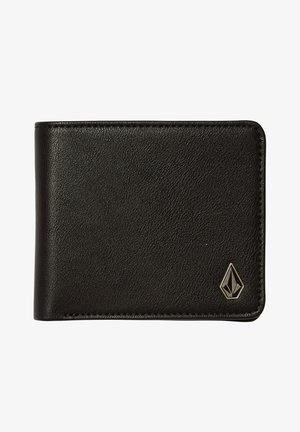 Billetera de cuero negro con una superficie texturada, presenta un acento de logo plateado y bordes cosidos. Forma rectangular con un perfil delgado.