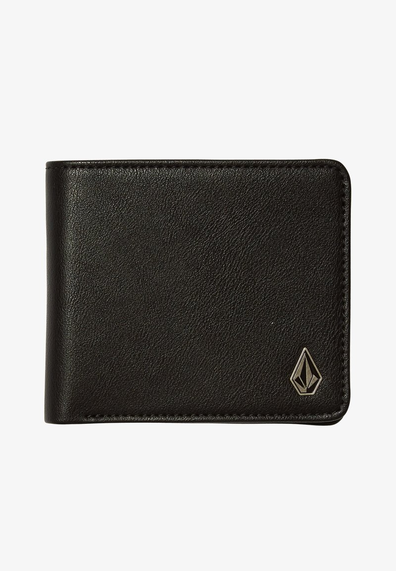 Billetera de cuero negro con una superficie texturada, presenta un acento de logo plateado y bordes cosidos. Forma rectangular con un perfil delgado.