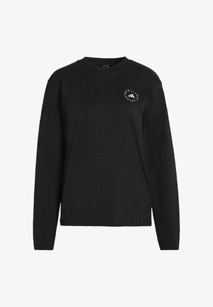 T-shirt noir à manches longues avec petit logo blanc circulaire et texte sur la poitrine gauche indiquant « Stella McCartney ».