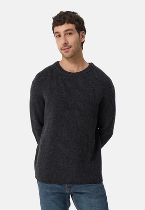 - Sweter