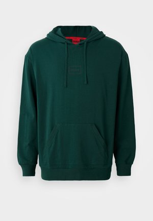 Grüne Kapuzenjacke mit einer frontalen Kängurutasche, Zugkordelkapuze und einem dezenten Markenlogo auf der Brust. Glatte Textur und entspannte Passform.