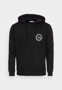 Sudadera con capucha negra fabricada en material suave, con un gráfico circular en texto blanco y dorado en el pecho, y con puños y dobladillo acanalados.