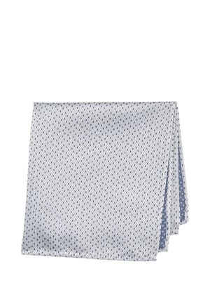 Hellgraues Einstecktuch mit kleinem dunkelblauem Punktmuster, ordentlich gefaltet mit drei sichtbaren Lagen.