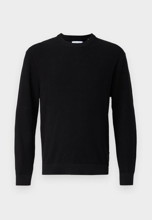 Pull en tricot noir avec un col rond, des manches longues et une texture côtelée. Présente un ourlet droit et un design minimaliste.