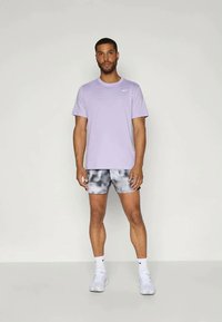 Nike Performance BREATHE - Kurze Sporthose - black/reflective silver