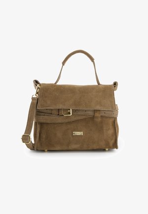 Braune Wildlederhandtasche mit Klappenverschluss, goldfarbenen Beschlägen, verstellbarem Träger und flachem Frontfach. Die Tasche hat eine glatte Textur und eine strukturierte Form.