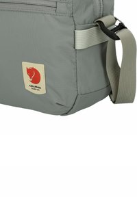 Fjällräven HIGH COAST CROSSBODY - Sac à main - shark grey
