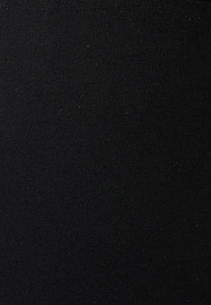 Tessuto nero con una superficie liscia e una leggera elasticità. Colore uniforme senza motivi visibili o accessori.