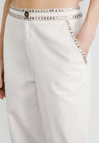 Pepe Jeans JAYDEN  - Pantaloni - mousse white