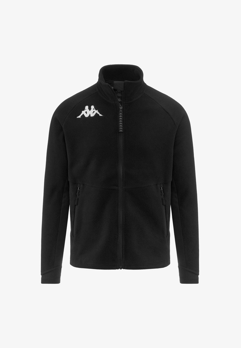 Giacca in pile nera con colletto alto, zip frontale e due tasche laterali. Presenta un logo bianco sul lato sinistro del petto e un tessuto testurizzato.