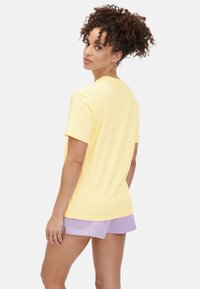 Fila LONDRINA GRAPHIC - Camiseta estampada - french vanilla