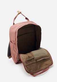 Doughnut MACAROON LARGE REBORN SERIES BACKPACK UNISEX - Malý batoh  - chestnut