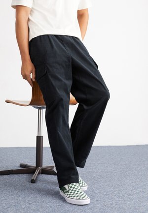 PANT - Kargopüksid - black