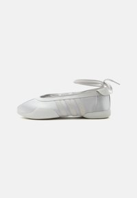 Δεν επιλέχθηκε, silver-coloured metallic/grey one/footwear white
