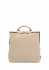 Beige Leder-Shopper mit strukturiertem Design, runden Obergriff und schwarzem Rand. Hat eine subtile Kurve an der Oberseite und ein Metall-Logo.