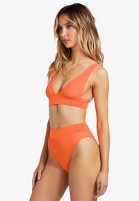 Billabong UP REMI  MIT TIEFEM AU - Bikini pezzo sopra - orange