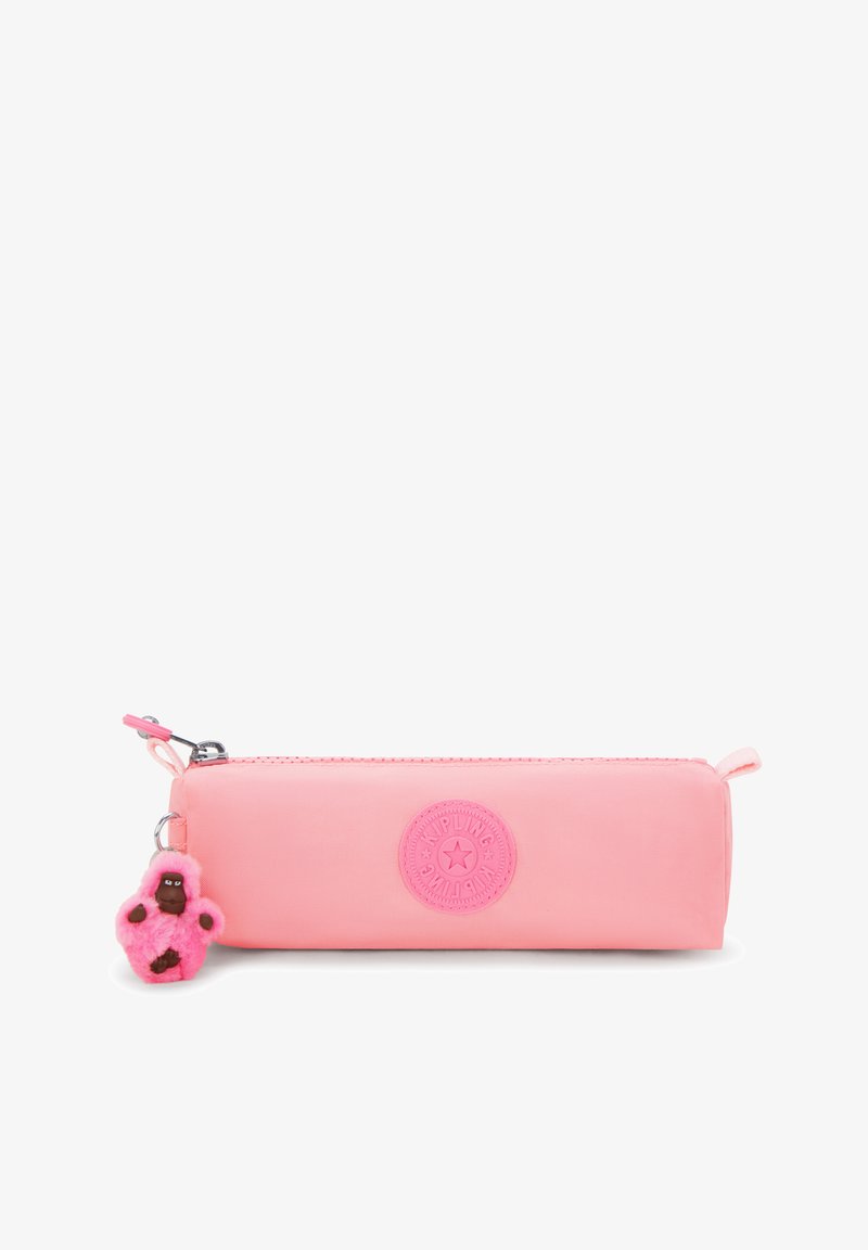 Roze etui gemaakt van nylon, met een rond logo met een ster. Inclusief een pluizige roze aap sleutelhanger als accent.