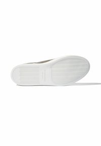 Suela de zapatilla gris con suela de goma blanca que presenta un fino patrón de tracción en forma de ola y el texto "SCAROSSO Made in Italy" en el centro.